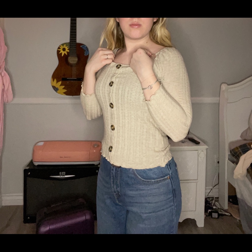 Almost Famous Tan lettuce edged long sleeved top